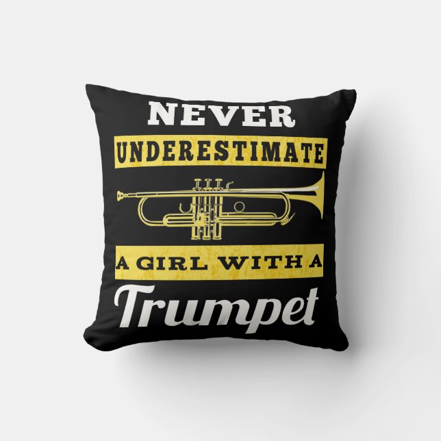 Almofada Nunca Subestime Uma Garota Com Um Trompete (Frente)