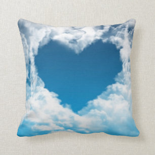 Almofada Nuvem branca da forma do coração do céu azul