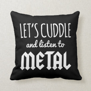 Almofada O afago escuta citações da música do metal