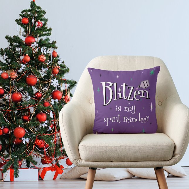 Almofada O Blitzen de Natal é o meu Roxo de Arboreto (Reindeer Spirit Animal Blitzen Purple Throw Pillow)
