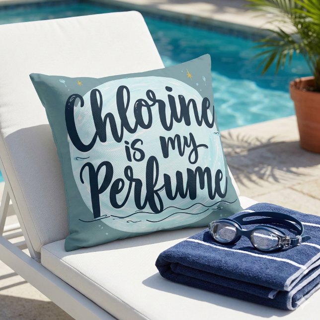 Almofada O Cloro É A Minha Citação De Nadação Engraçada. (Chlorine Is My Perfume Funny Swimming Quote Throw Pillow Mockup A)