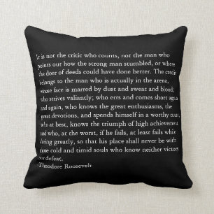 Almofada O crédito pertence ao homem na arena