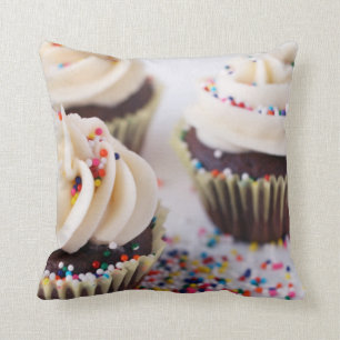 Almofada O glacé da baunilha dos cupcakes do chocolate
