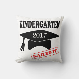 Almofada O Jardim de Infância 2017 Encerrou