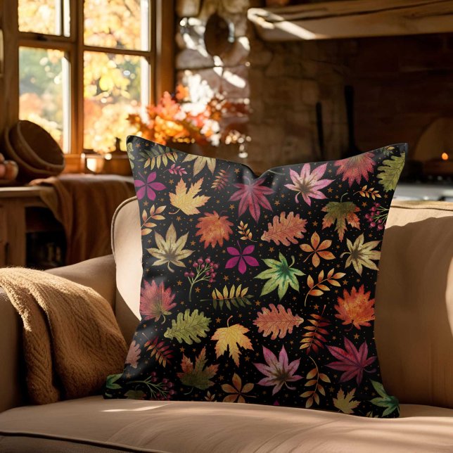 Almofada O outono deixa o padrão de Halloween em preto (Fall Autumn Leaves Halloween Pattern on Black Throw Pillow)