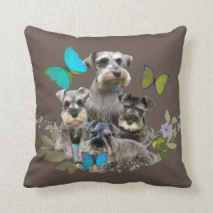 Almofada O Schnauzer persegue borboletas e flores