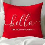 Almofada Olá Script Vermelho Personalizado<br><div class="desc">Bem-vindos convidados com um toque quente e na moda usando este travesseiro decorativo personalizado. Apresentando um script moderno "olá" e um nome de família personalizável,  este travesseiro vermelho complementa vários estilos de decoração doméstica. Perfeito por adicionar um toque pessoal à sua sala de estar ou ao seu quarto.</div>