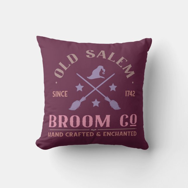 Almofada Old Salem Broom Co Encantando Roxo Halloween (Frente)