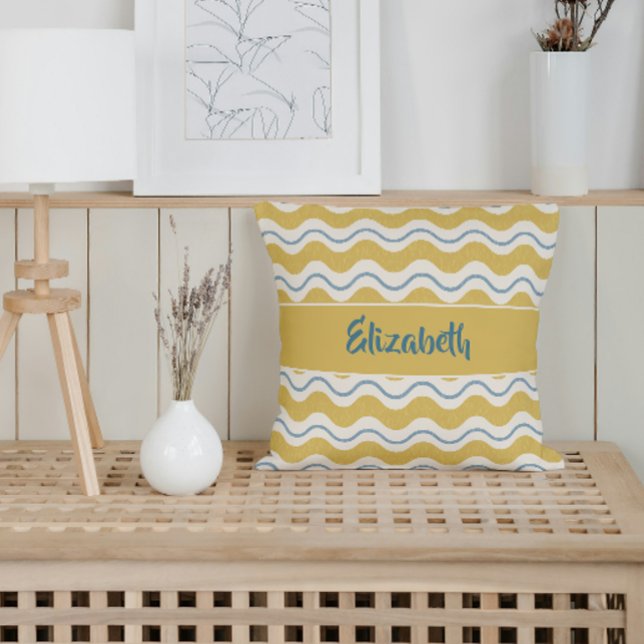 Almofada Ondas Náuticas Amarelo e Turquesa Personalizadas C (Yellow and Blue Nautical Waves Coastal Decor Theme Throw Pillow)