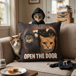 Almofada Open The Door Funny Cats in Hoodies Throw Pillow