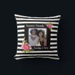 Almofada Os melhores amigos do BFF moderno para o Travessei<br><div class="desc">Um bonito e moderno travesseiro decorativo BFF floral listrado branco e preto para sempre. Personalize-o com uma foto e seus nomes. Faz um presente de excelente para a tua bestie. Ela vai adorar! Projetado para você pelo Blackberry Boulevard.</div>