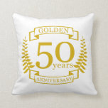 Almofada Ouro ouro 50 Anos Aniversário De Casamento 50<br><div class="desc">Uma design para ele ou para ela, marido e mulher para ajudar a celebrar o seu quinquagésimo aniversário de casamento. Esta design é ouro e tem o texto ouro no topo como ouro do presente tradicional para o 50º aniversário de casamento nos EUA. Se você quiser ajudar a personalizar este...</div>