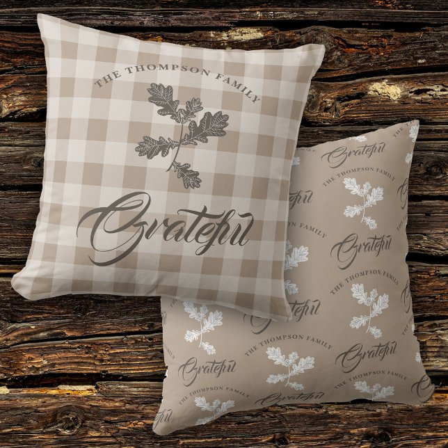 Almofada Outono Queda Gratidão Nome da Família Xadrez (Autumn Fall Gratitude Family Name Taupe Plaid )