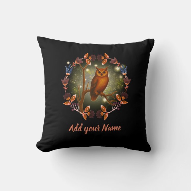 Almofada Owl on a branch Throw Pillow (Frente)