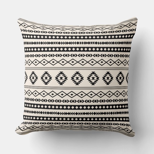 Almofada Padrão Aztec Black on Cream Mixed Motifs (Frente)