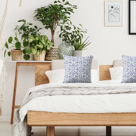 Almofada Padrão branco e azul empoeirado no estilo Vintage