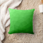 Almofada Padrão brilhante de malha geométrica verde-claro<br><div class="desc">O padrão geométrico brilhante do gradiente verde claro da malha geométrica triângulos brilhantes ombre. Legal malha geométrica do triângulo moderno com design de gradiente verde-claro a verde-escuro.</div>