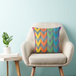 Almofada Padrão Chevron na Textura de Madeira por Shirley T