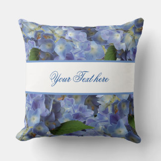 Almofada padrão das flores em azul