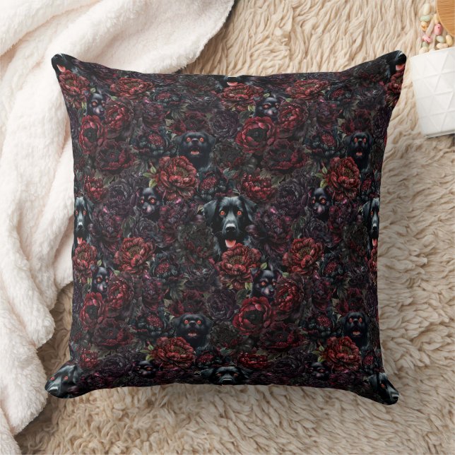 Almofada Padrão de Cachorro Preto Gótico e Flores Escuras (Cobertor)