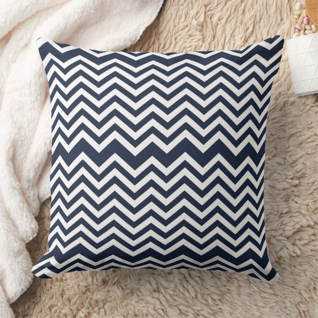 Almofada Padrão de chevron azul marinho e branco (Cobertor)
