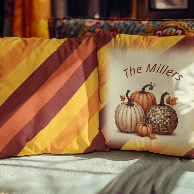 Almofada Padrão de cores do outono feliz personalizado (Happy Fall Autumn colored pattern personalized Throw Pillow)