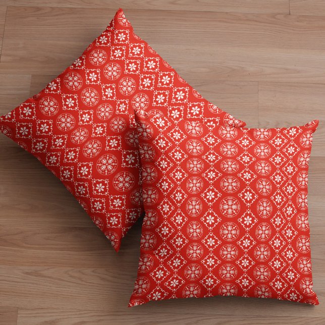 Almofada Padrão de Floco de Neve de Natal Vermelho e Branco (Simple holiday red snowflake pattern throw pillow)