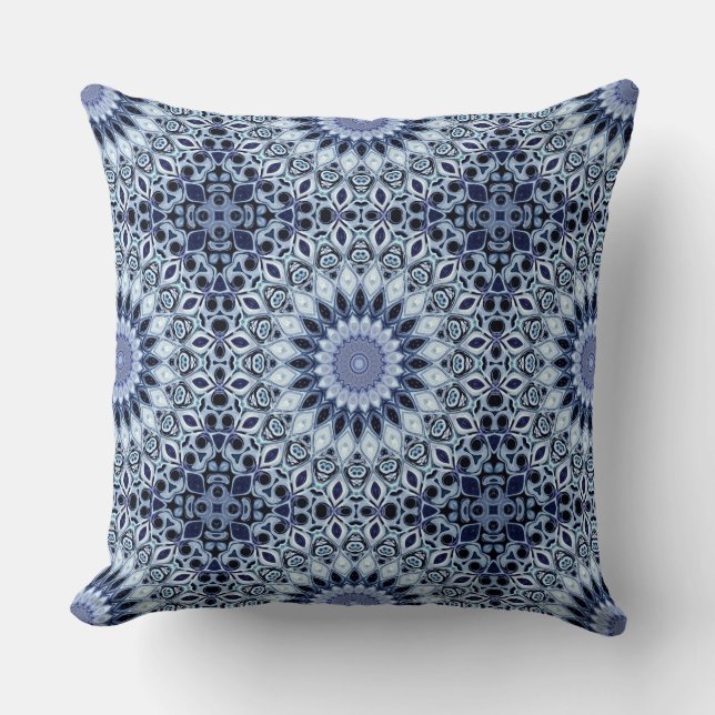 Almofada Padrão de Mandala de Caleidoscópio Azul e Branco (Frente)