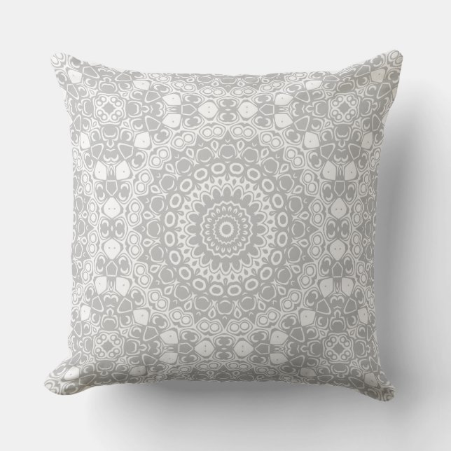 Almofada Padrão de Mandala Prateada Elegante (Frente)