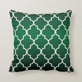 Almofada Padrão de Quatrefoil Branco sobre Floresta Escura