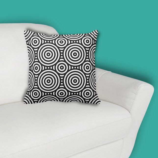 Almofada Padrão do Círculo Preto Tribal Branco (Tribal Nested Circle Black Pattern on White Throw Pillow, color customization possible)