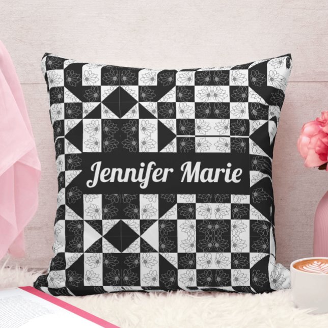 Almofada Padrão Floral Preto e Branco Moderno com Nome Pers (Criador carregado)