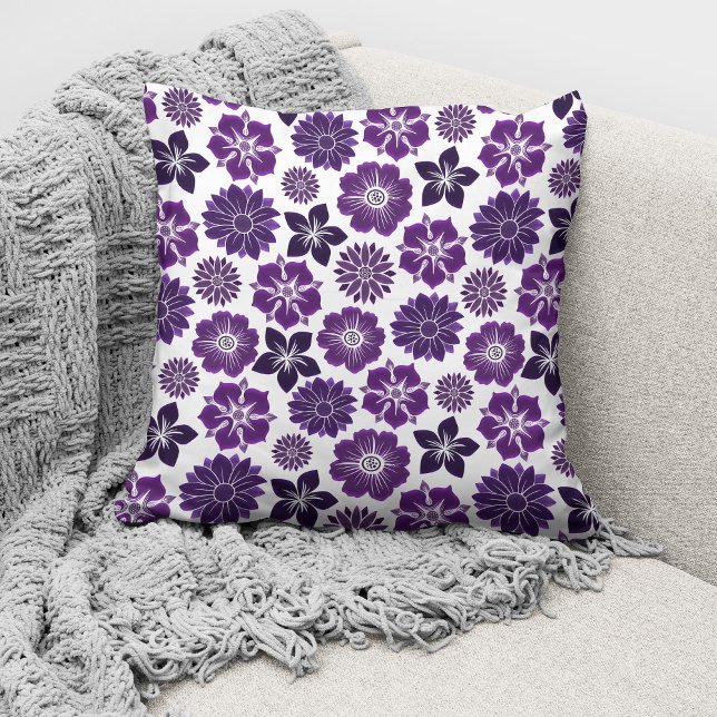 Almofada Padrão Floral Roxo Elegante (Criador carregado)