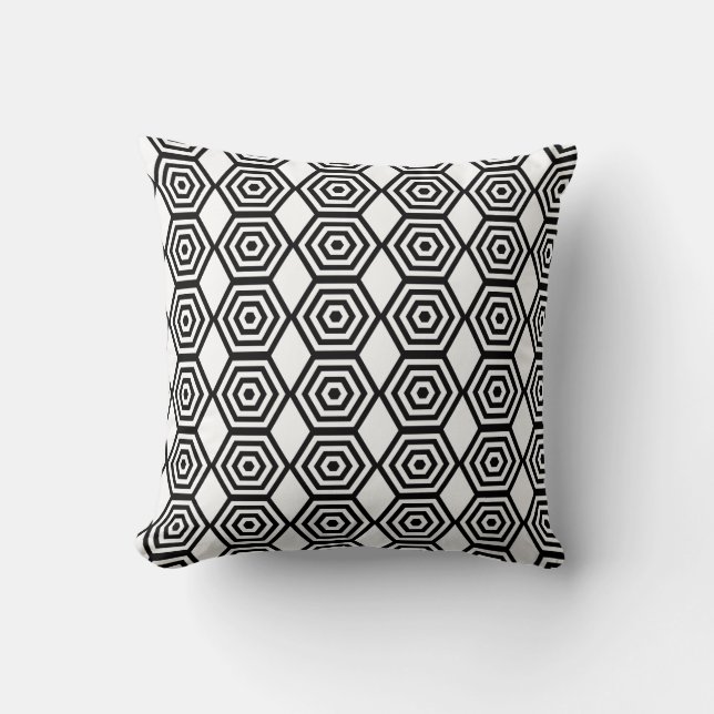 Almofada Padrão Geométrico Hexagonal em Preto e Branco (Frente)