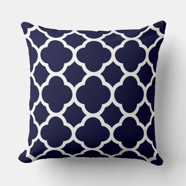 Almofada Padrão Quatrefoil Azul Marinho e Branco (Frente)