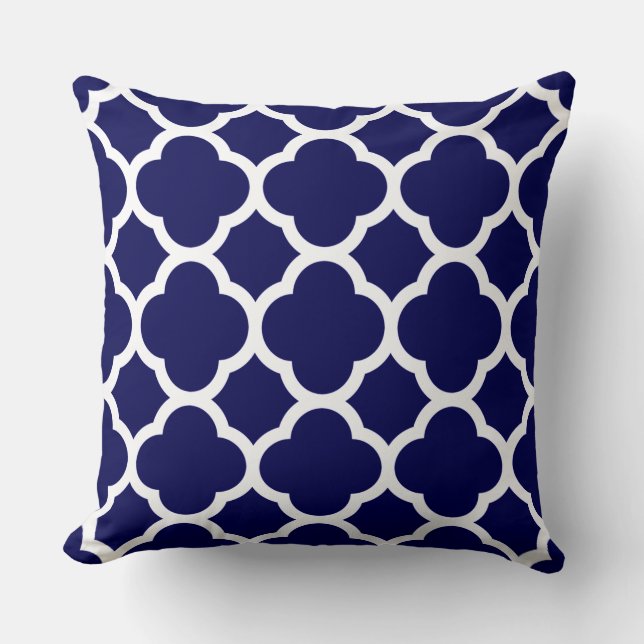 Almofada Padrão Quatrefoil Azul Real e Branco (Frente)