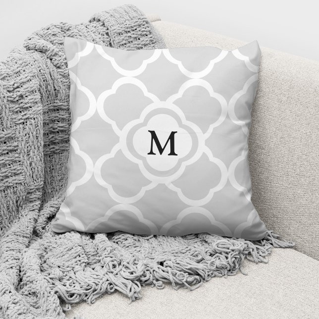 Almofada Padrão Quatrefoil Cinza Monogramado Elegante (Criador carregado)