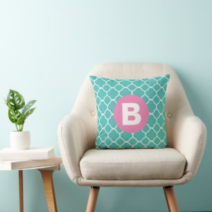 Almofada Padrão Quatrefoil Verde-Azul com Monograma Rosa Pe
