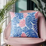 Almofada Padrão Simples e Abstrato Mostera Rosa e Azul<br><div class="desc">Apresentação de um cobrir de almofada moderno e abstrato, com um padrão botânico ousado que combina a simplicidade com sofisticação sem esforço. A design mostra folhas de Monstera superdimensionadas em tons gritantes de azul e rosa macio, criando um apelo visual contemporâneo, mas calmante. Perfeito por adicionar um toque de elegância...</div>