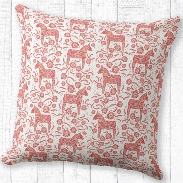 Almofada Padrão Tradicional de Arte Folclórica de Dala Hors (Swedish Dala Horse folk art red and white throw pillow)