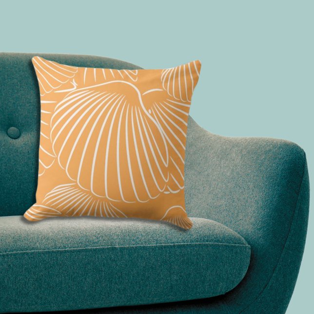 Almofada Padrões de Forno Laranja e Borda Branca (Uplifting Orange & White Shore Shell Pattern Throw Pillow, Beach Living Room)