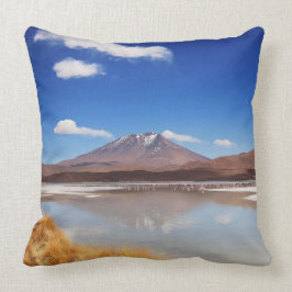 Almofada Paisagem de Altiplano com o vulcão em Bolívia