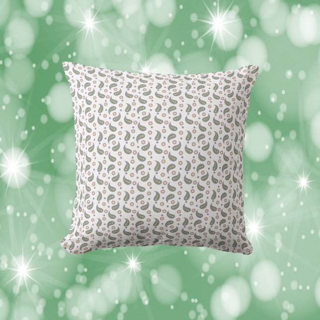 Almofada Paisley Flowers Dots Green Rosa púrpura padrão (A throw pillow with a pattern of paisley, flowers and polka dots done in green, pink, purple & blue.)