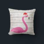 Almofada Papais noeis Flamingo Beach Sinal de Travesseiro a<br><div class="desc">Esta bela almofada de praia ao ar livre é decorada com um grande flamingo rosa vestindo um chapéu de Papai Noel, fazer que seja um acessório de Natal excelente para a localidade tropical. Este travesseiro coordena-se perfeitamente com várias outras almofadas ao ar livre na coleção de Travesseiros ao ar livre...</div>