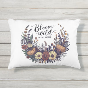 Almofada Para Ambientes Externos "Bloom Wild: Design de Buquê de flor selvagem terr