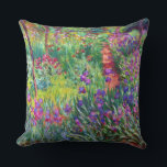 Almofada Para Ambientes Externos Iris Garden no Giverny Claude Monet Fine Art<br><div class="desc">O Jardim Íris de Giverny foi pintado pelo pintor francês Impressionismo,  Claude Monet,  em 1900,  mostrando sua casa ao fundo e seu lindo jardim da íris.</div>