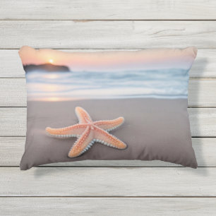Almofada Para Ambientes Externos Starfish Mentindo em uma praia