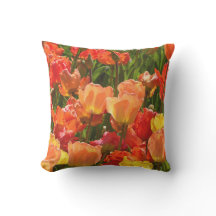 throwpillow exterior das tulipas alaranjadas e
