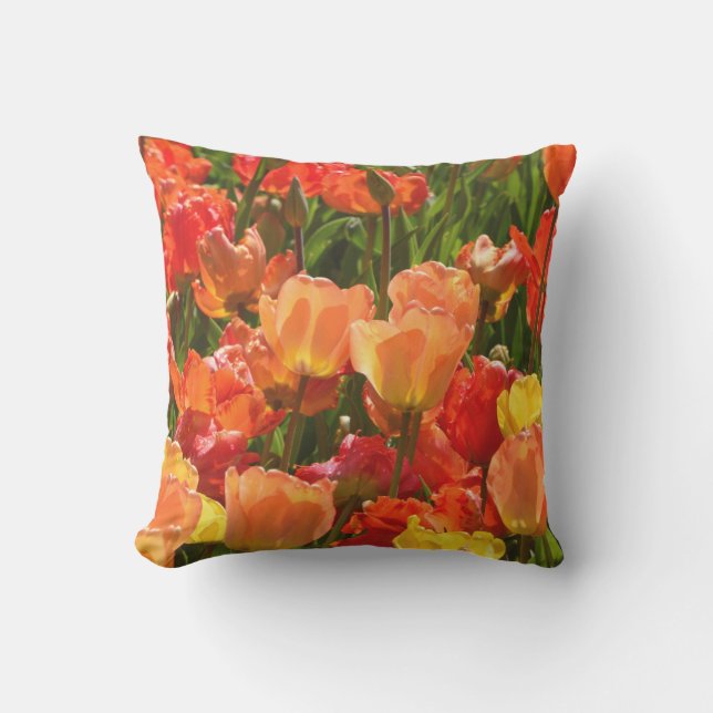 Almofada Para Ambientes Externos throwpillow exterior das tulipas alaranjadas e (Frente)