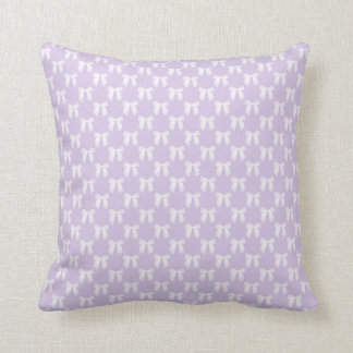 Almofada Pastel do Lilac do primavera com arcos brancos